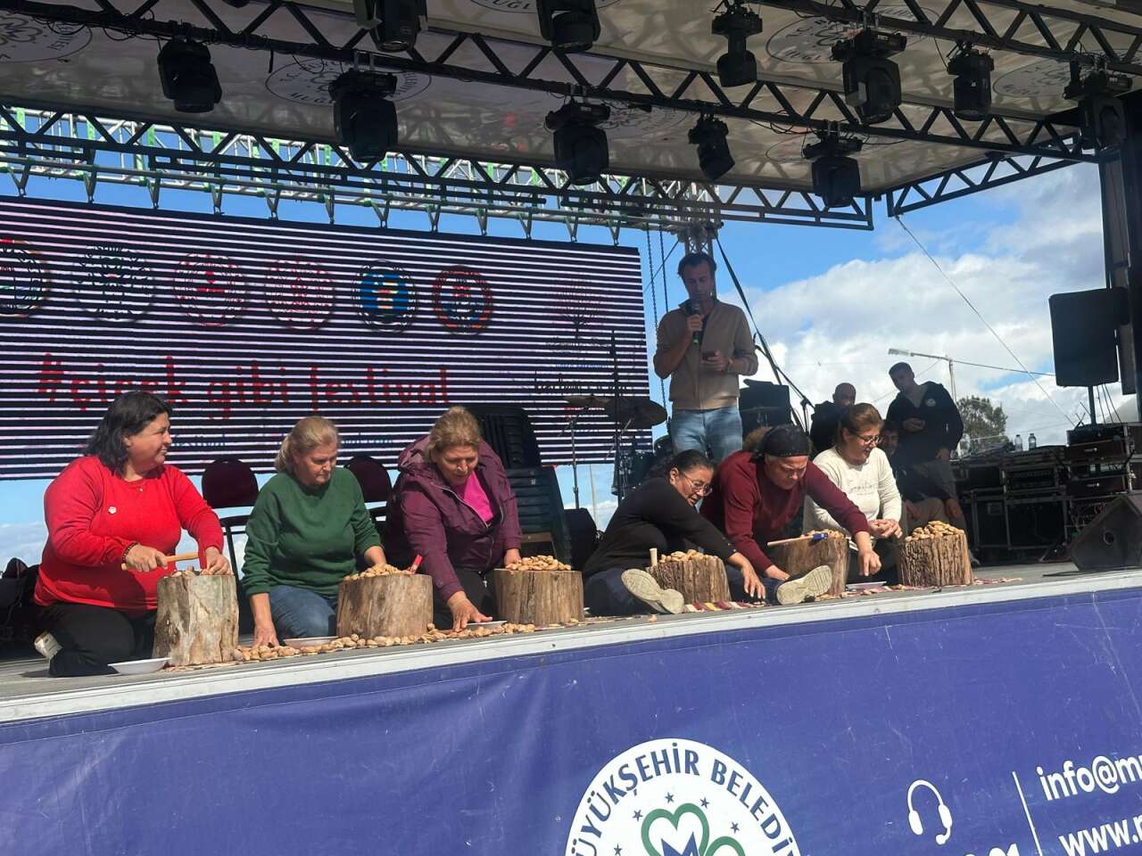 Datça’da Badem Çiçeği Festivali Coşkusu Başladı 12